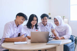 “Meningkatkan Keterlibatan Siswa Melalui Pembelajaran Berbasis Proyek: Sebuah Testimoni Guru”*
