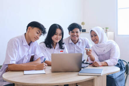 “Meningkatkan Keterlibatan Siswa Melalui Pembelajaran Berbasis Proyek: Sebuah Testimoni Guru”*