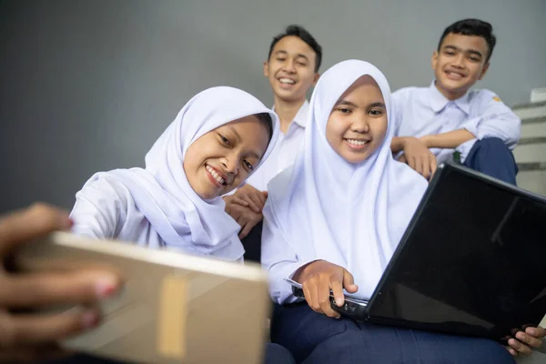 Dari Kelas ke Kehidupan: Membangun Karakter Siswa Melalui Pembelajaran Mendalam