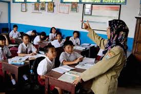 Meningkatkan Kualitas Pembelajaran di MAN 2 OKU Selatan: Karlinah, S.Pd. Berbagi Pengalaman Penyusunan Modul