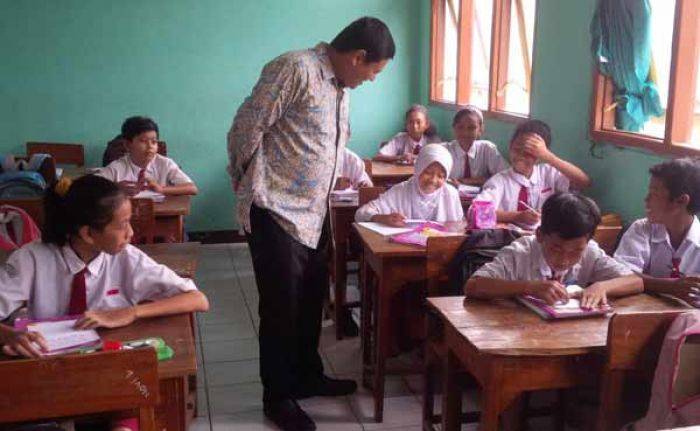Dari Tantangan Menjadi Kreativitas: Testimoni Sri Wahyuni, S.Pd., M.Pd tentang Pembelajaran Inovatif