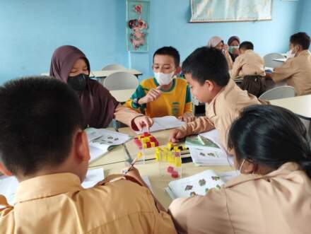 “Inovasi dalam Pengajaran: Refleksi Sri Hartati, S.Pd tentang Pelatihan Guru”