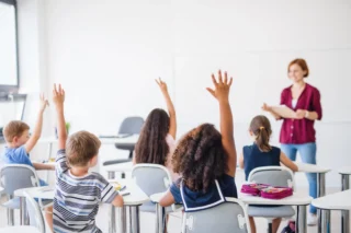 “Menginspirasi Pembelajaran: Pengalaman Yuliani dalam Webinar Guru Kreatif”