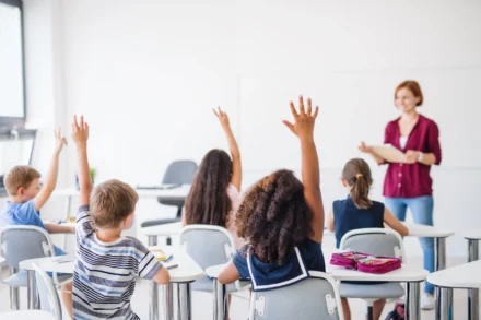 “Menginspirasi Pembelajaran: Pengalaman Yuliani dalam Webinar Guru Kreatif”