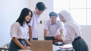 Pengalaman Berharga Mustika Dewi, M.Pd: Mendorong Partisipasi Aktif Siswa di SMK Ibnu Taimiyah