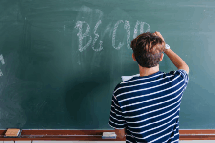 Mendampingi Generasi Muda: Kisah Nanang Wijaya, S.Pd di SMA Negeri 1 Banjarharjo