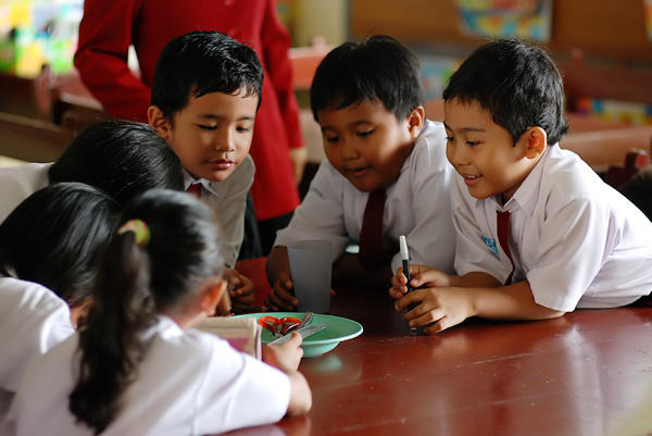 Mendalami Metode Pengajaran: Refleksi Heni Sumiati, S.Pd dari Webinar Pendidikan