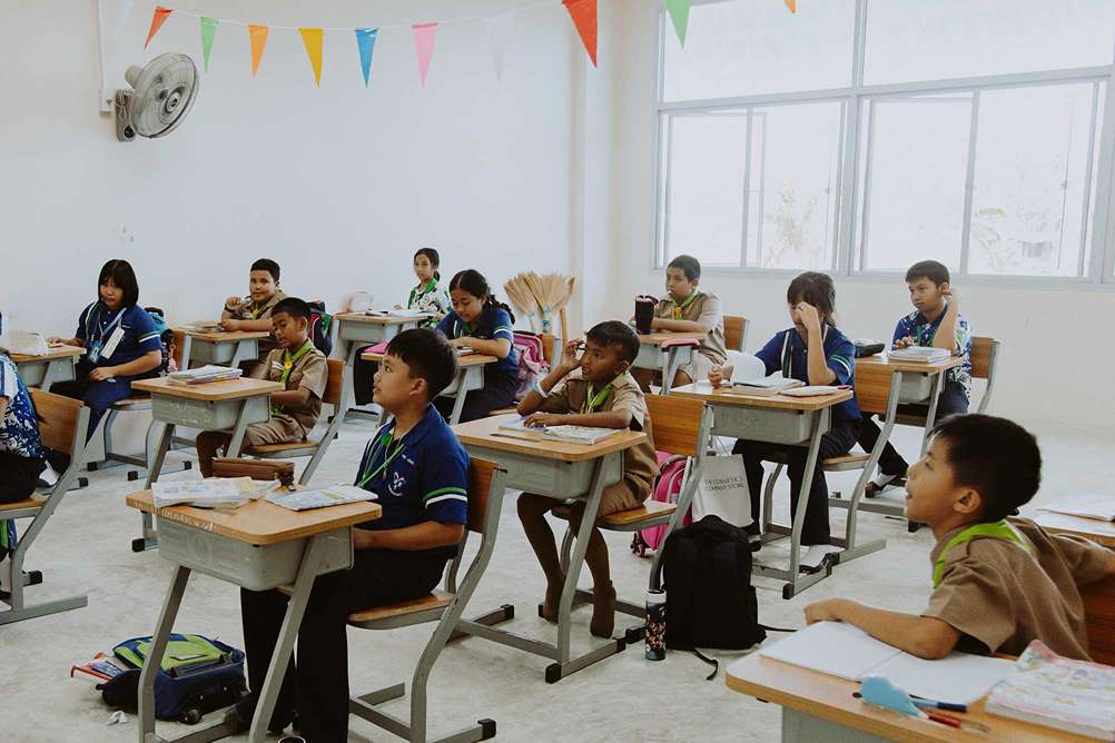 Meningkatkan Pembelajaran di SDN 2 Pagergunung dengan Teknologi AI melalui Webinar 32JP