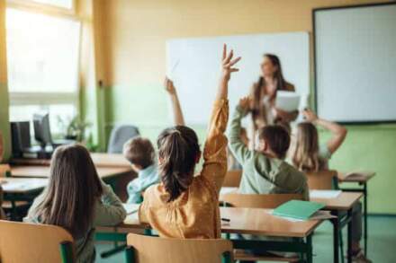 Membawa Keceriaan ke Kelas: Webinar 32JP Ubah Metode Mengajar Khusen M.MPd!