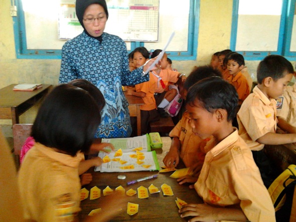 Momen Berharga dalam Pengajaran: Testimoni Dian Diningsih, S.Pd tentang Inovasi dan Pembelajaran Efektif