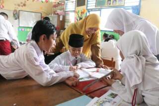 Menggali Kecerdasan Emosional: Pengalaman DR. Wiwin Winarni M. M.Pd dalam Membangun Iklim Belajar Positif